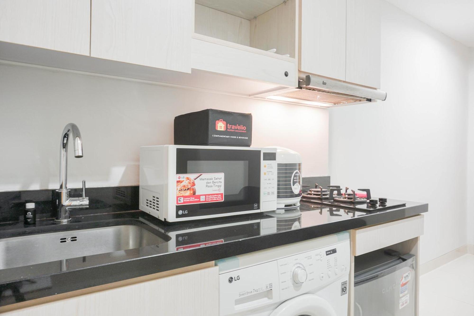 Comfy And Tidy 1br The Mansion Kemayoran Near Jiexpo By Travelio Apartemen Jakarta